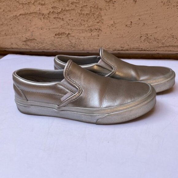 Vans Classic Slip-On in Metallic Silver - Picture 2 of 10